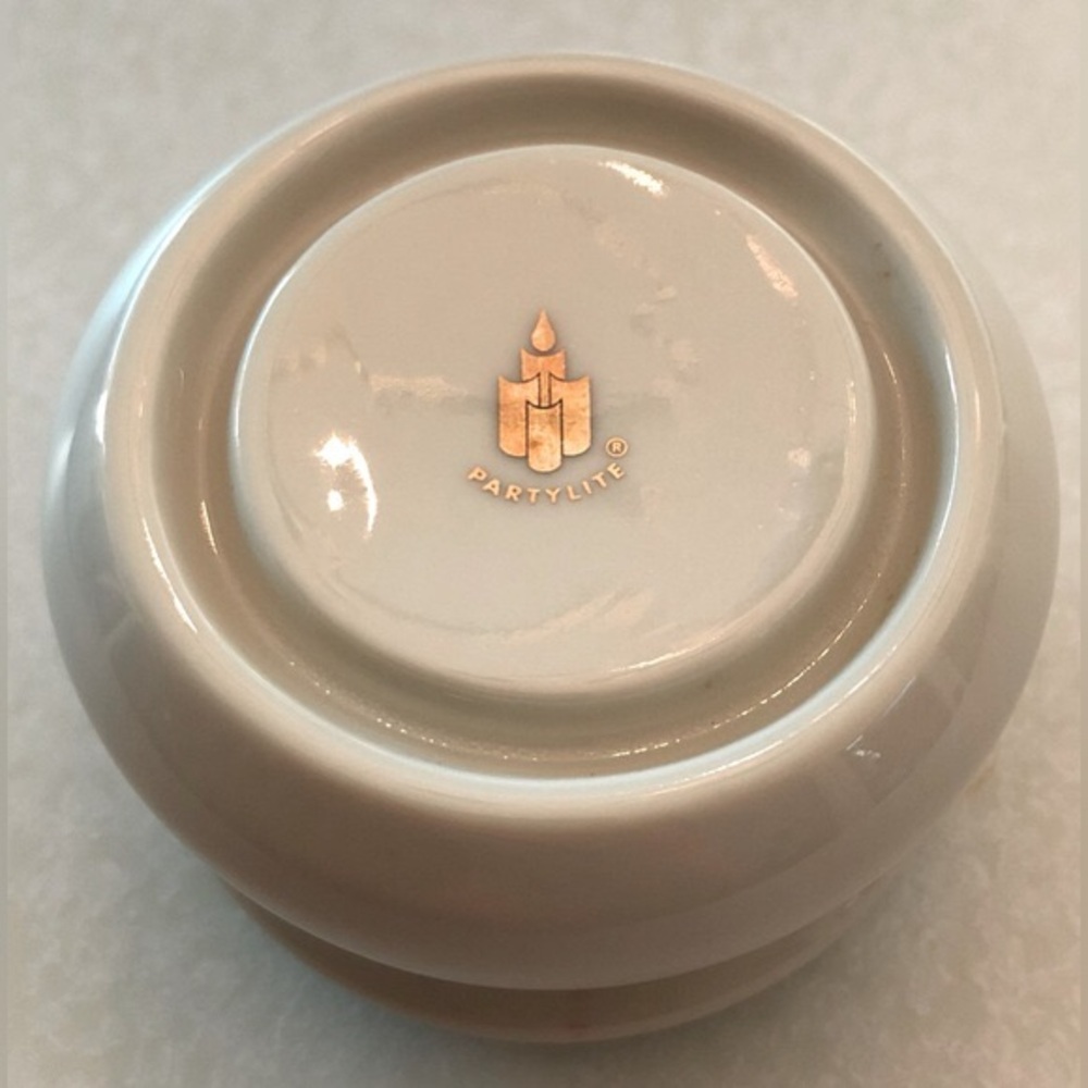PartyLite Porcelain Round Jewelry Trinket Box - Picture 2 of 10